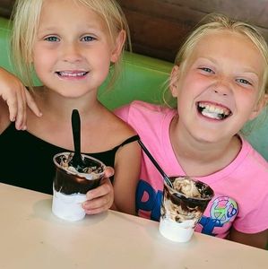 Meet your Posher, Elizabeth